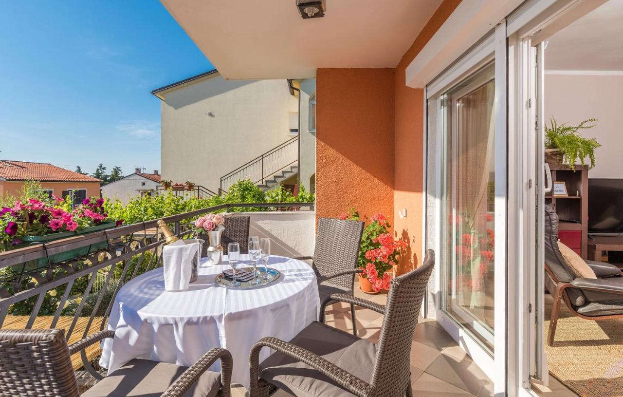 Apartments Loredana Porec Exterior photo