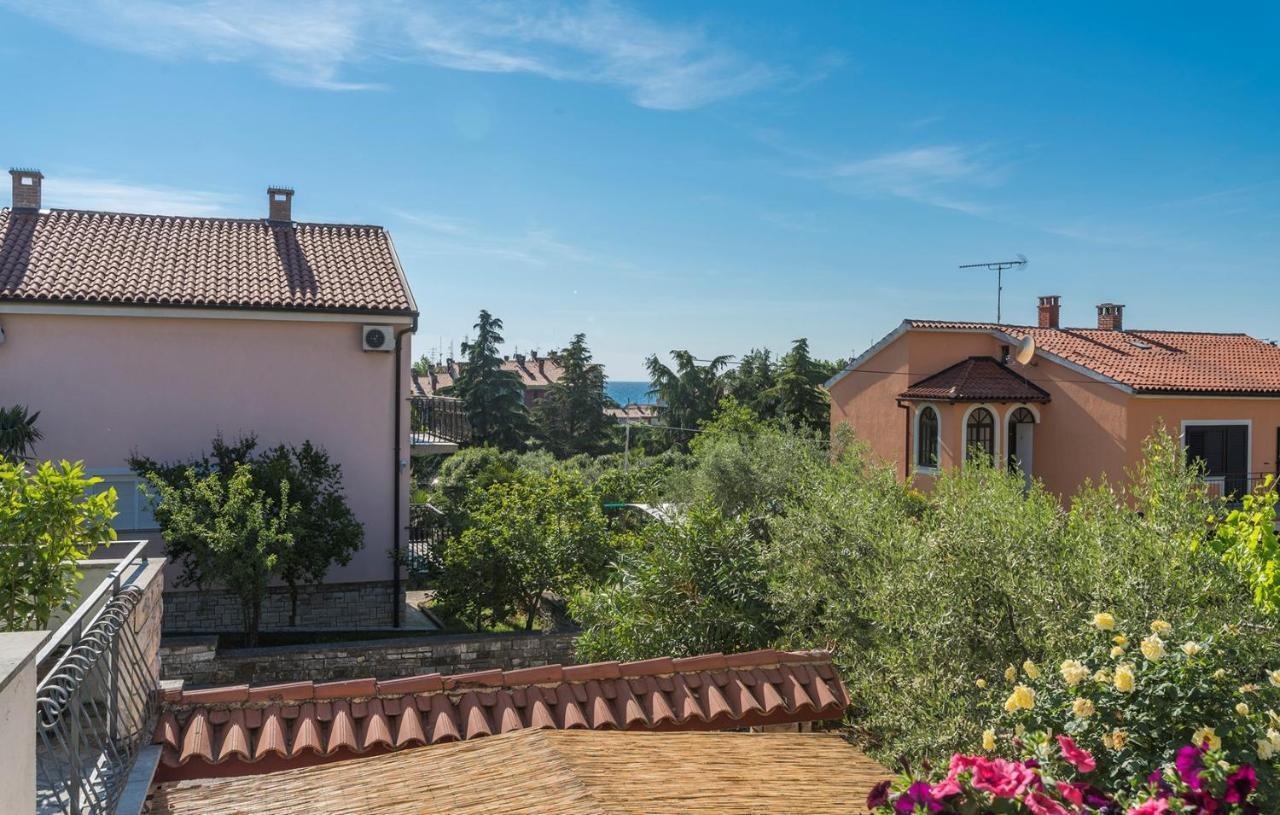 Apartments Loredana Porec Exterior photo