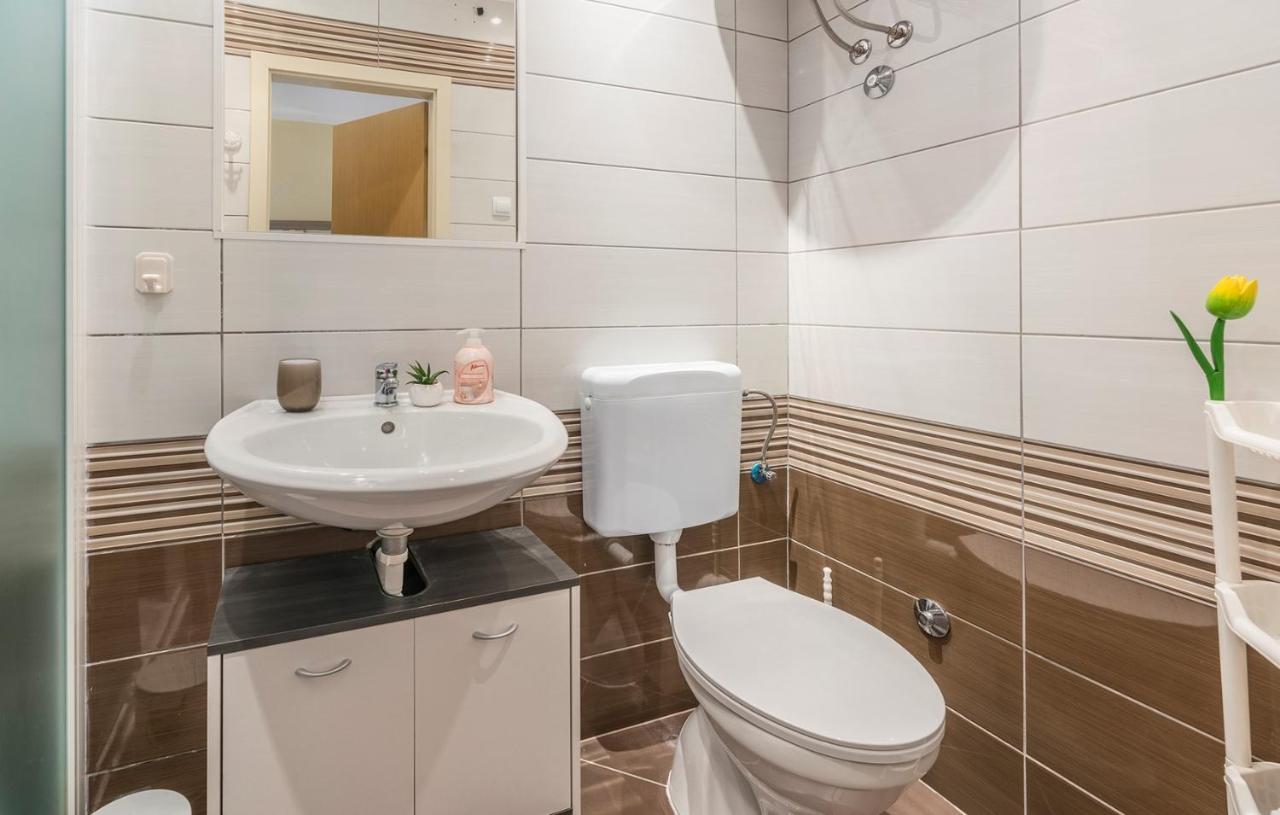 Apartments Loredana Porec Exterior photo