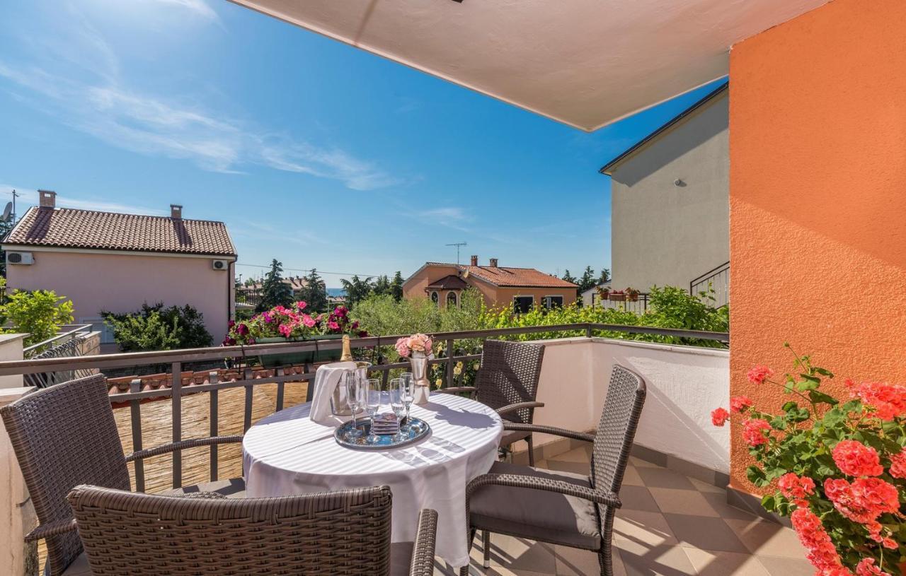 Apartments Loredana Porec Exterior photo