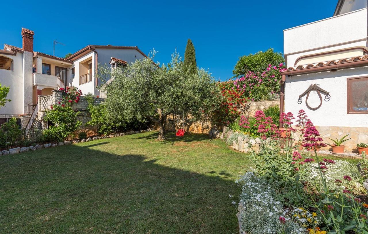 Apartments Loredana Porec Exterior photo