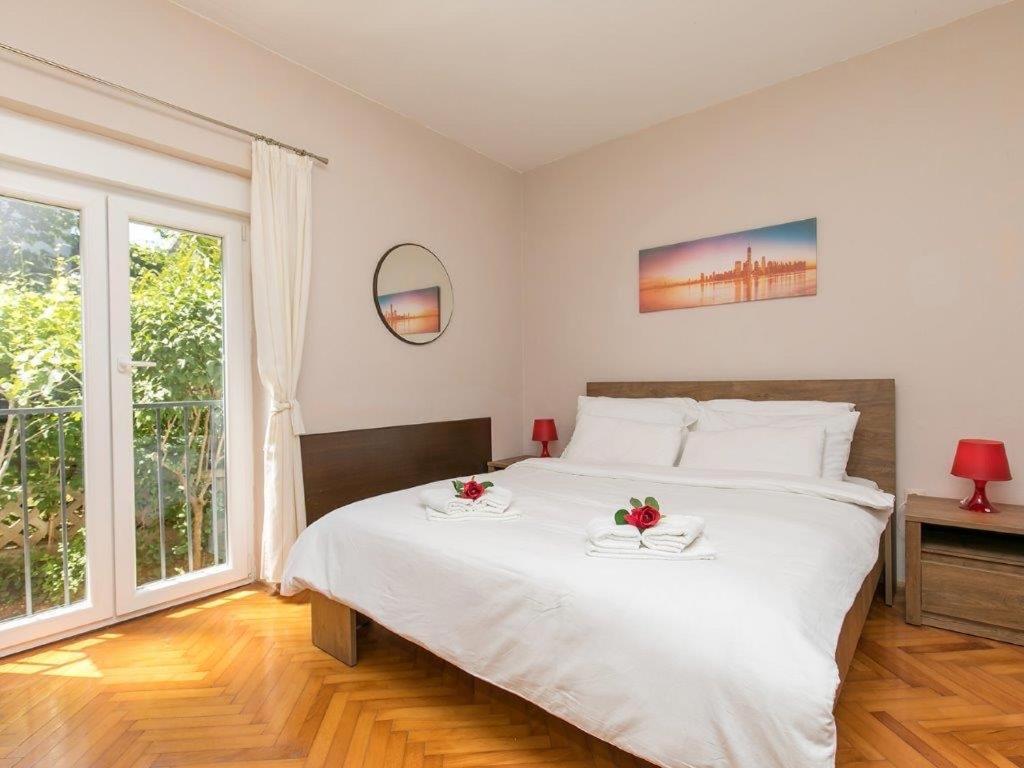 Apartments Loredana Porec Exterior photo